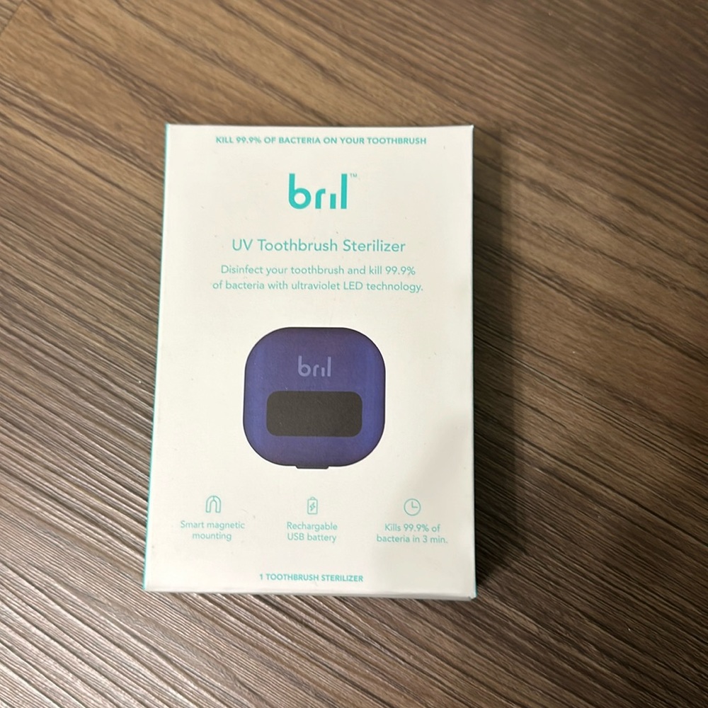 BRIL UV Toothbrush Sterilizer in Navy Blue